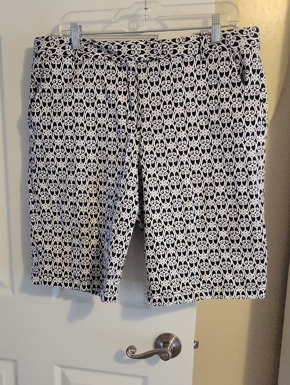 Style & Co Sz14 Navy & White Geometric Print Bermuda Shorts front back pockets